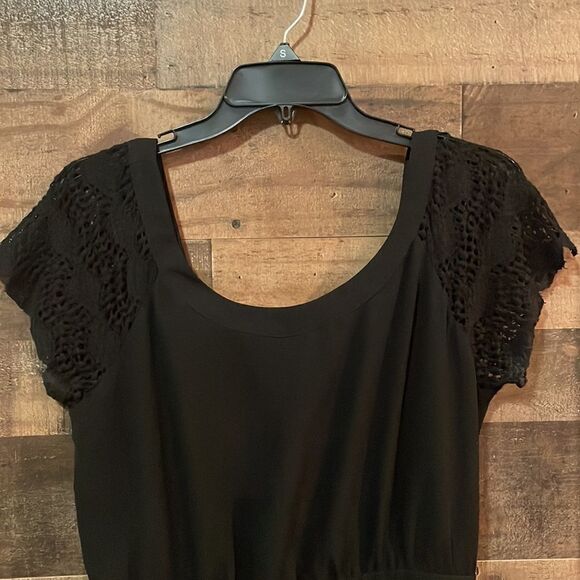 ✨BCBGeneration Little Black Cocktail Dress with Lace Sleeves - Picture 2 of 8